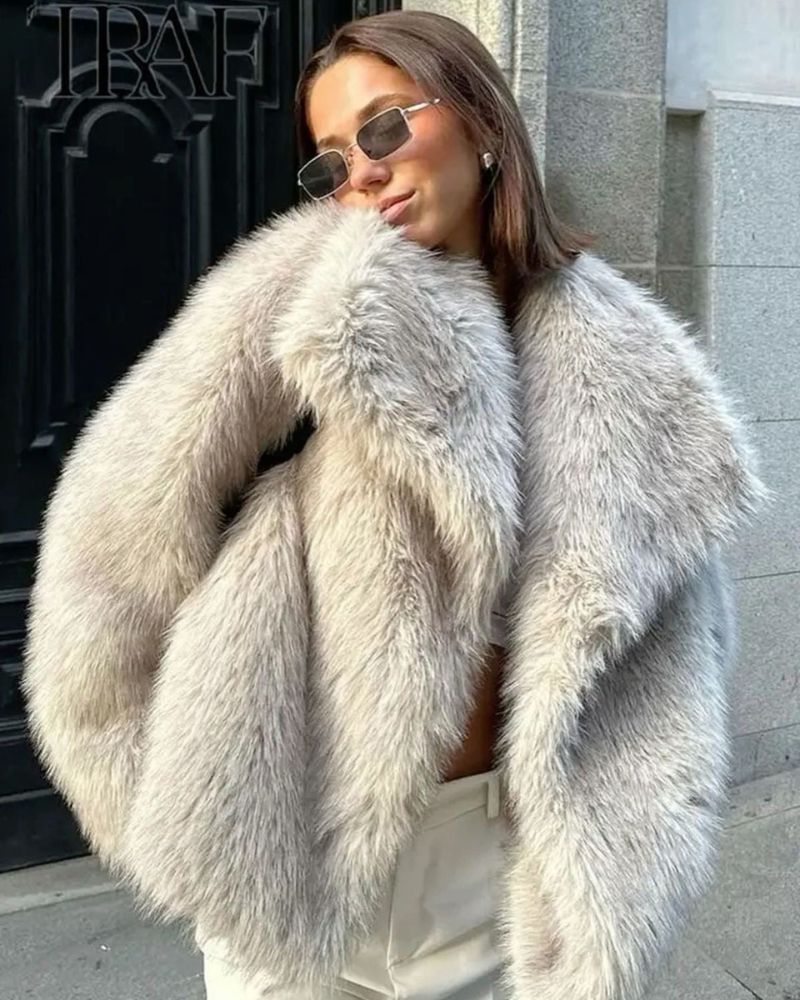 MACY - Stylish Fur Coat