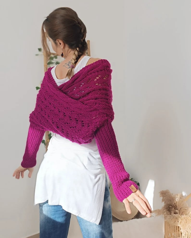 Knitted Spirit - Scarf with sleeves