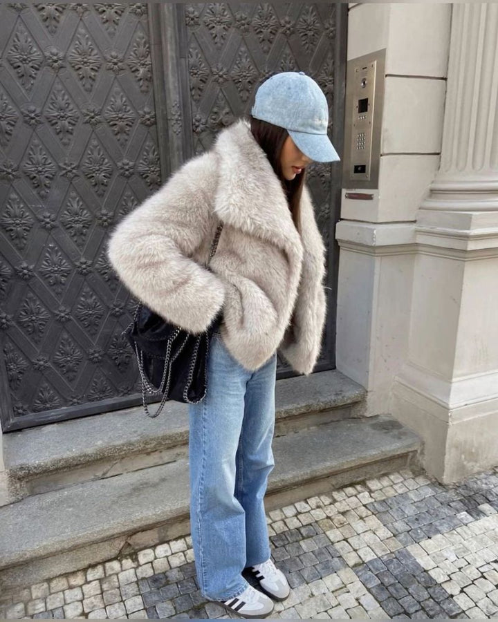 MACY - Stylish Fur Coat