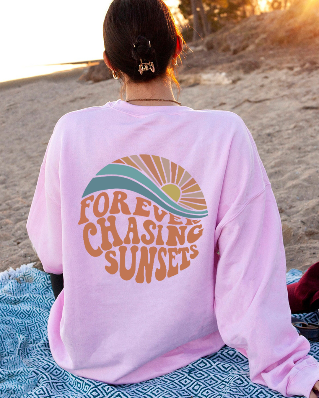 Kira Crewneck - "Forever chasing sunsets"